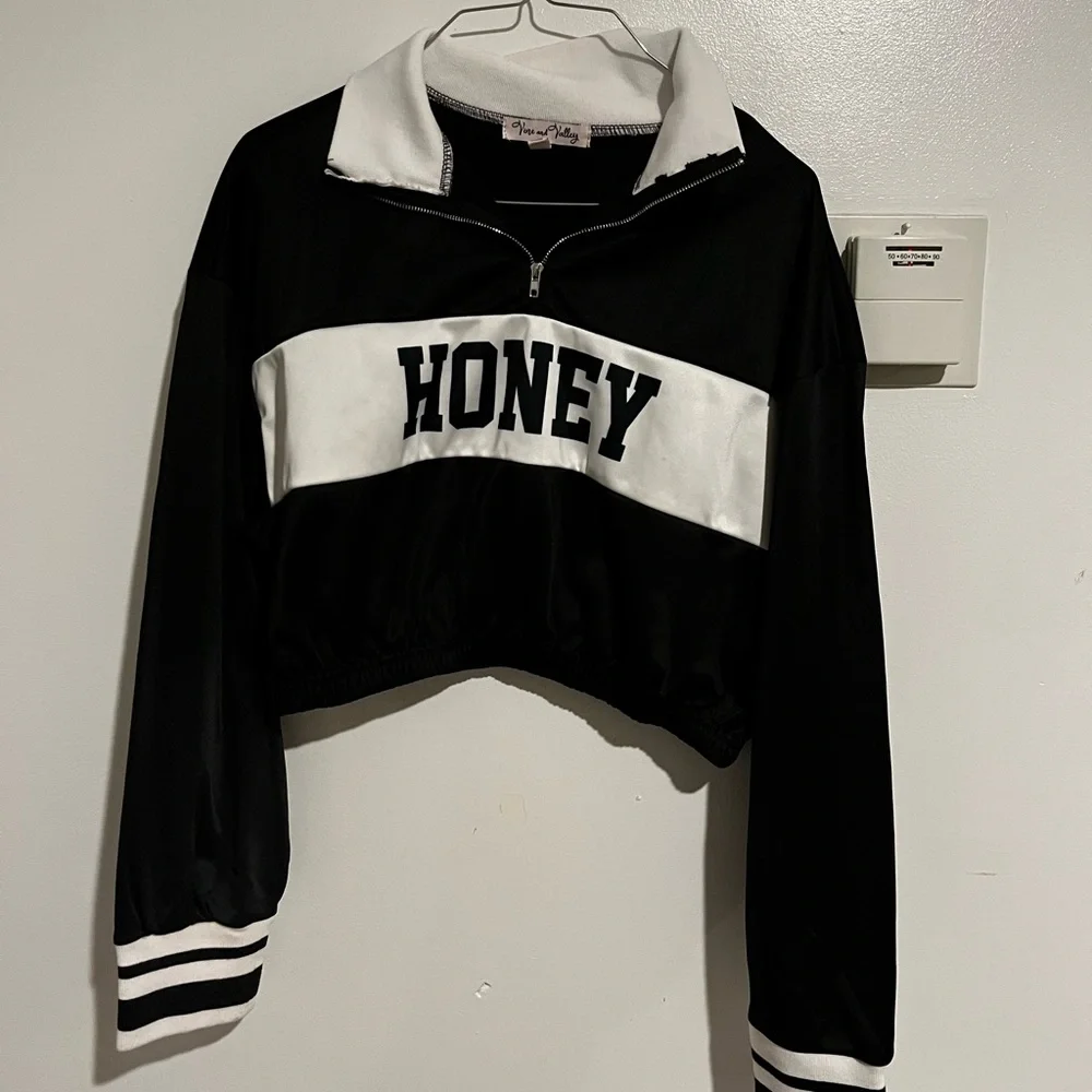 Size M - Picture 1 of 3